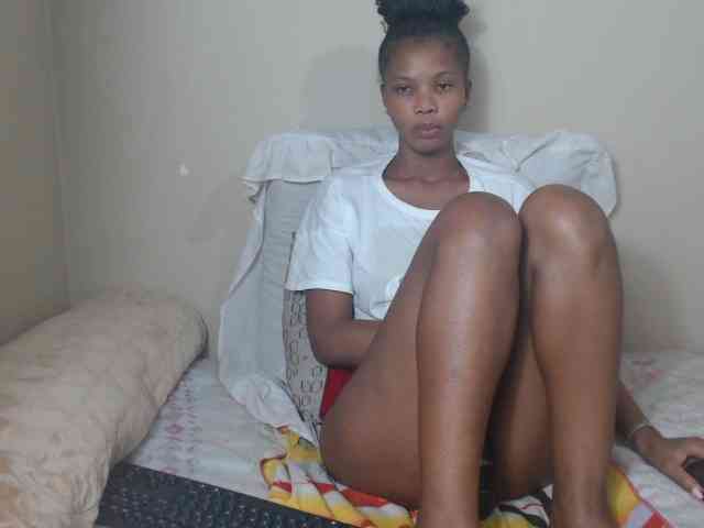 BadGirlMonaa webcam