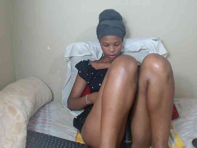 BadGirlMonaa webcam