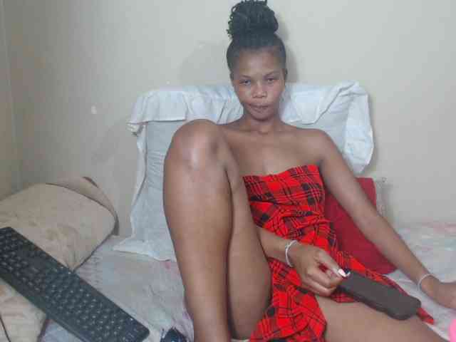 BadGirlMonaa webcam