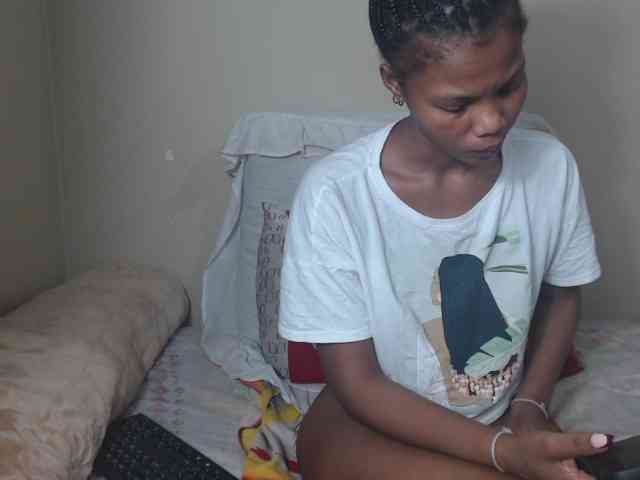 BadGirlMonaa webcam