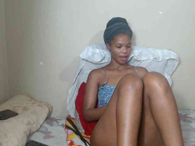 BadGirlMonaa webcam