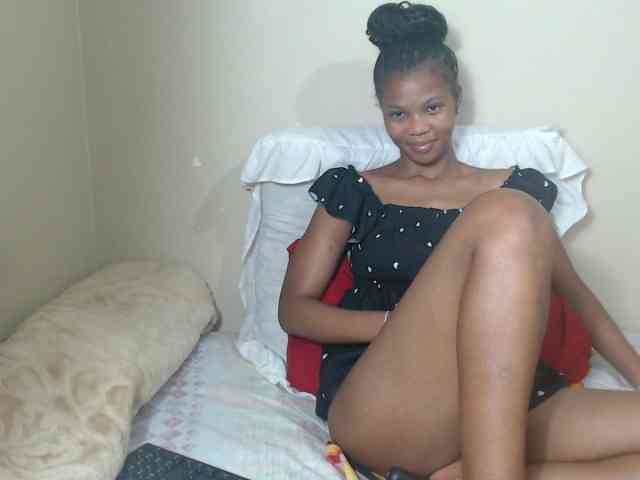 BadGirlMonaa webcam