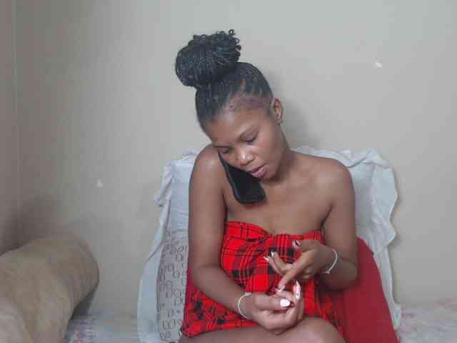 BadGirlMonaa webcam