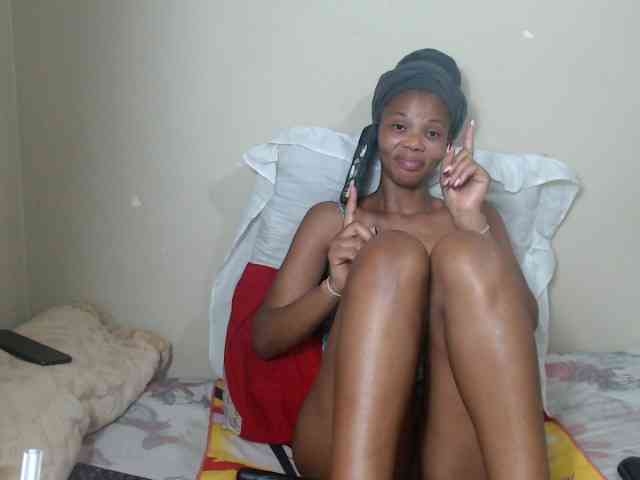 BadGirlMonaa webcam