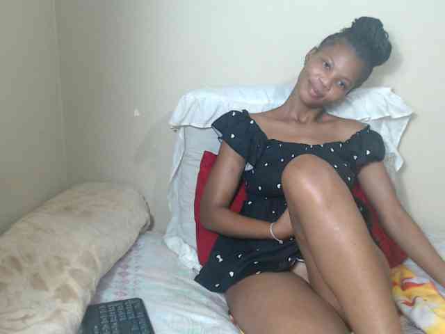 BadGirlMonaa webcam