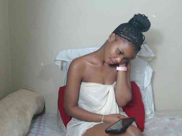 BadGirlMonaa webcam