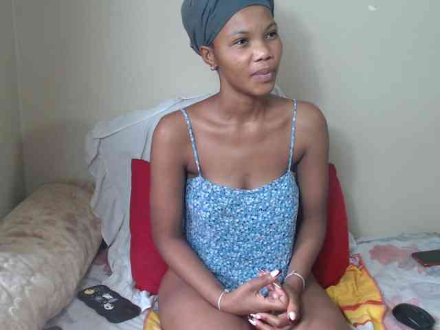BadGirlMonaa webcam