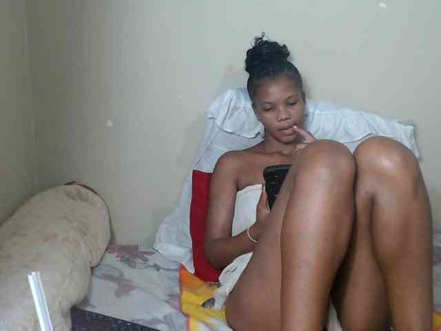 BadGirlMonaa webcam
