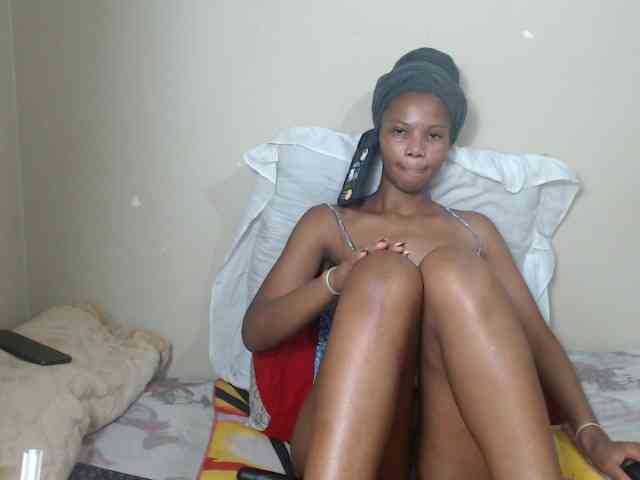 BadGirlMonaa webcam