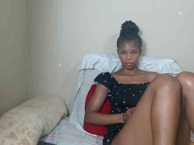 BadGirlMonaa webcam