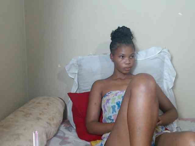 BadGirlMonaa webcam