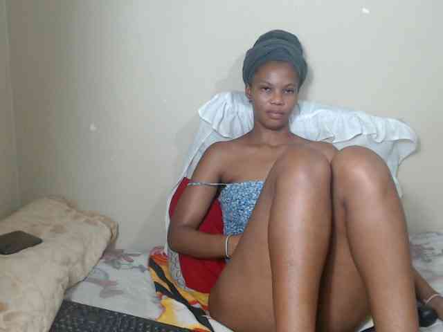 BadGirlMonaa webcam