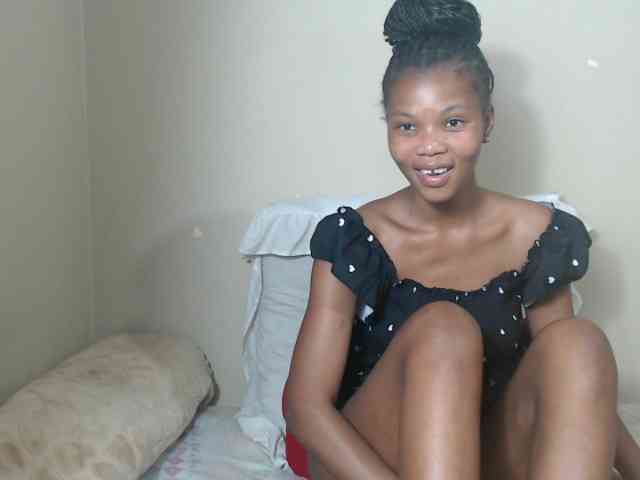 BadGirlMonaa webcam
