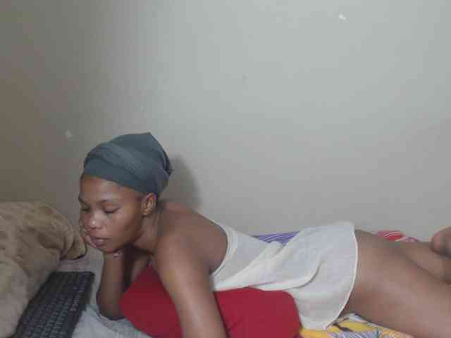 BadGirlMonaa webcam