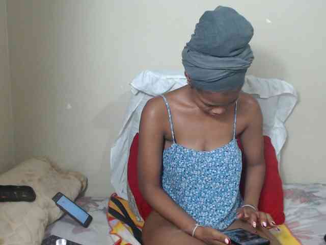 BadGirlMonaa webcam