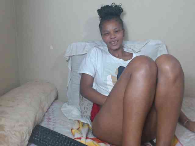 BadGirlMonaa webcam