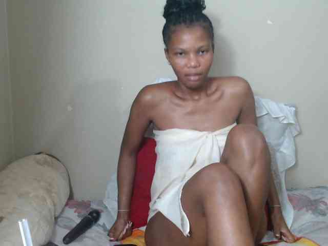 BadGirlMonaa webcam