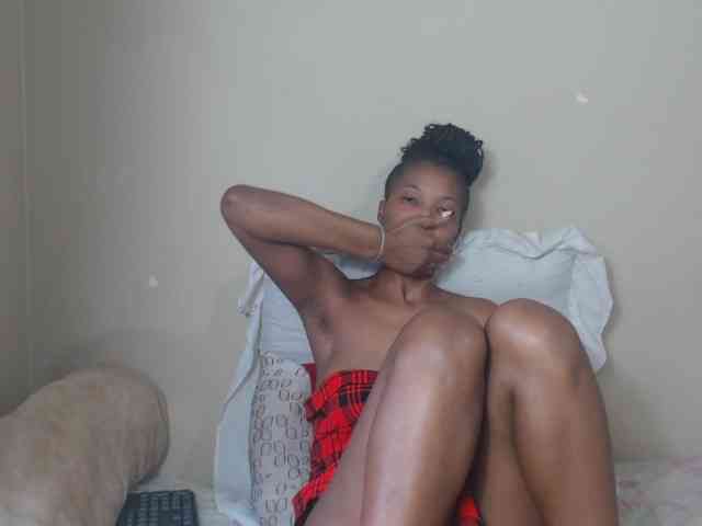 BadGirlMonaa webcam