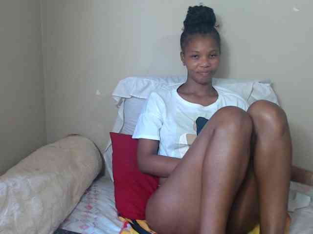 BadGirlMonaa webcam