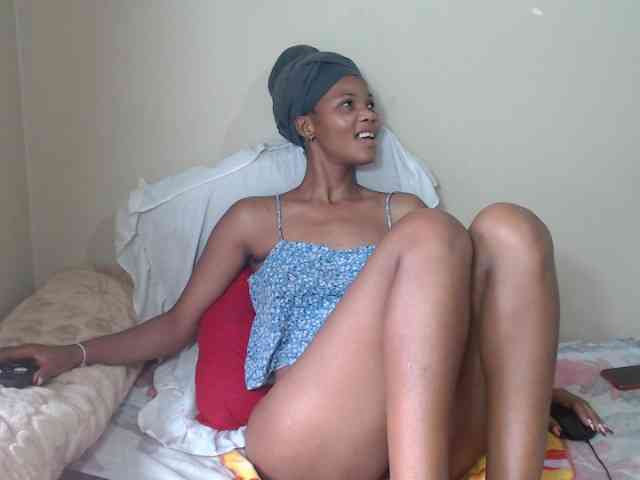 BadGirlMonaa webcam