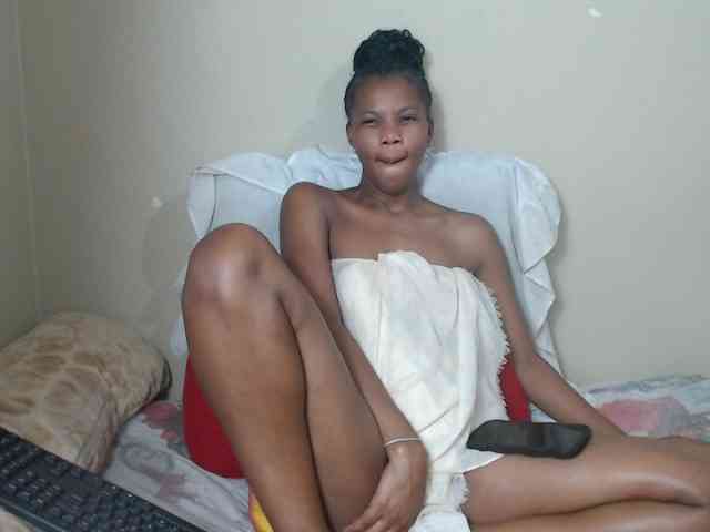 BadGirlMonaa webcam