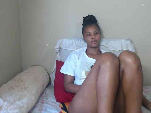 BadGirlMonaa webcam