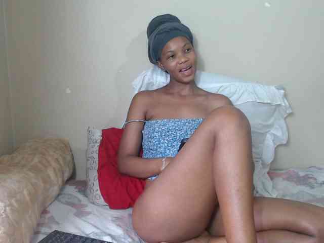 BadGirlMonaa webcam