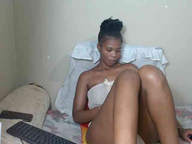 BadGirlMonaa webcam