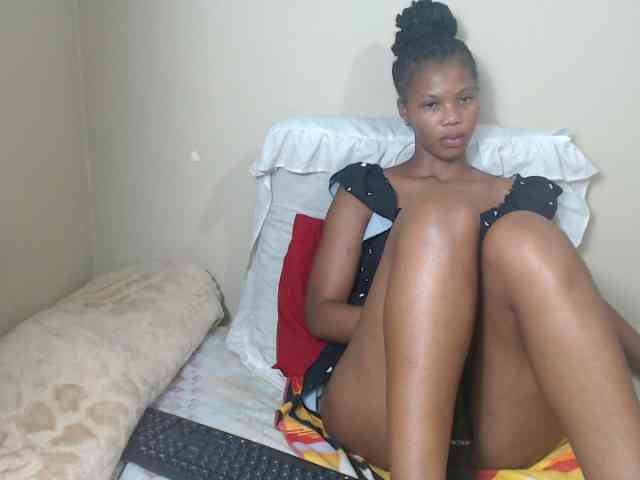 BadGirlMonaa webcam