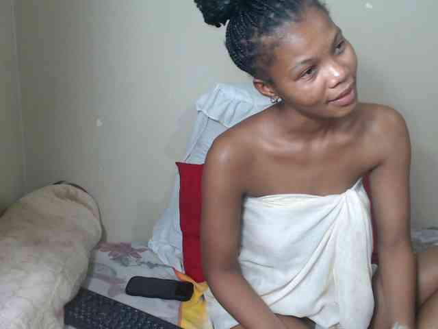 BadGirlMonaa webcam
