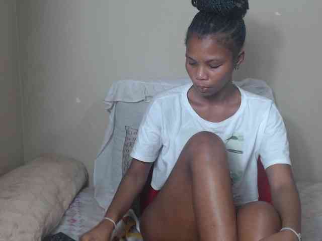BadGirlMonaa webcam