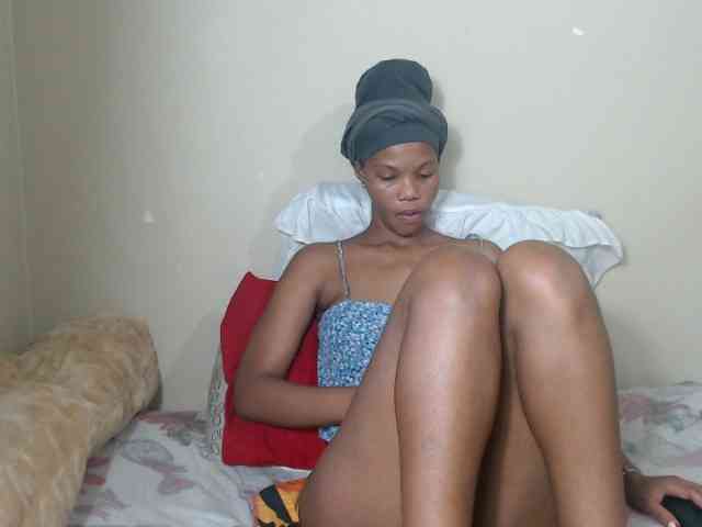 BadGirlMonaa webcam