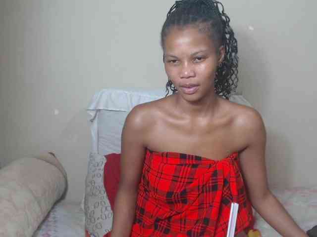 BadGirlMonaa webcam