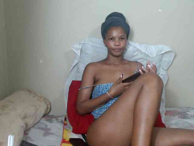 BadGirlMonaa webcam