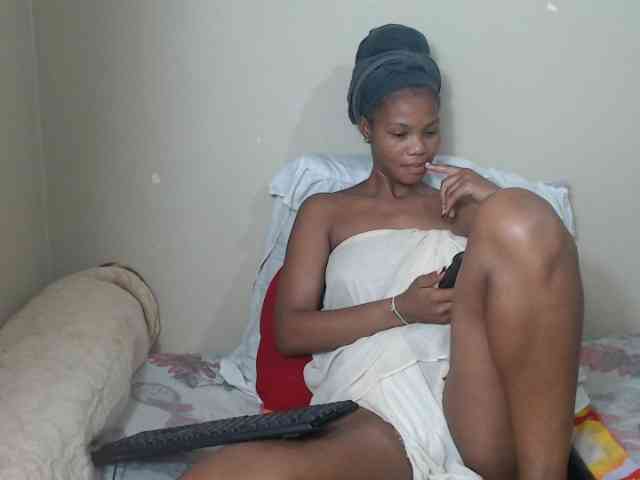 BadGirlMonaa webcam