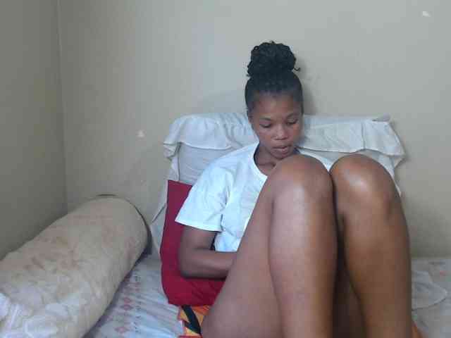 BadGirlMonaa webcam