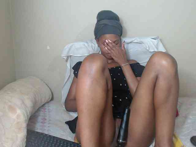 BadGirlMonaa webcam
