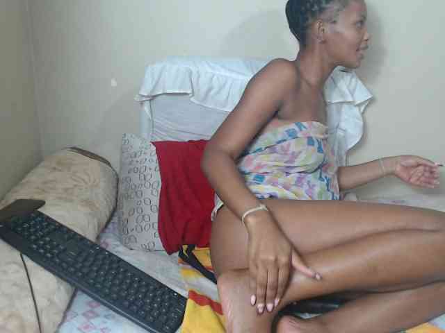 BadGirlMonaa webcam