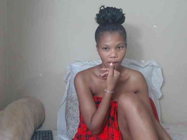 BadGirlMonaa webcam