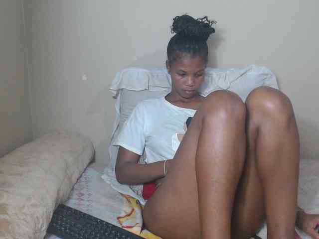 BadGirlMonaa webcam