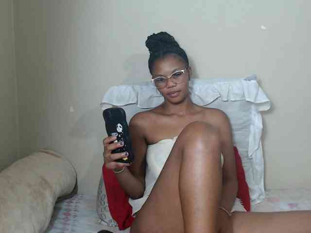 BadGirlMonaa webcam