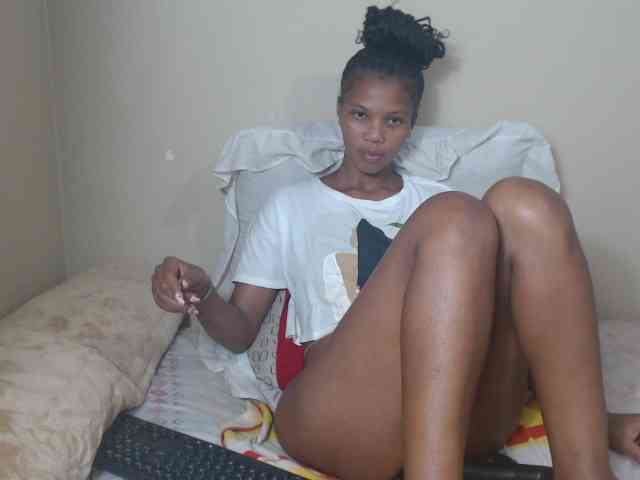 BadGirlMonaa webcam