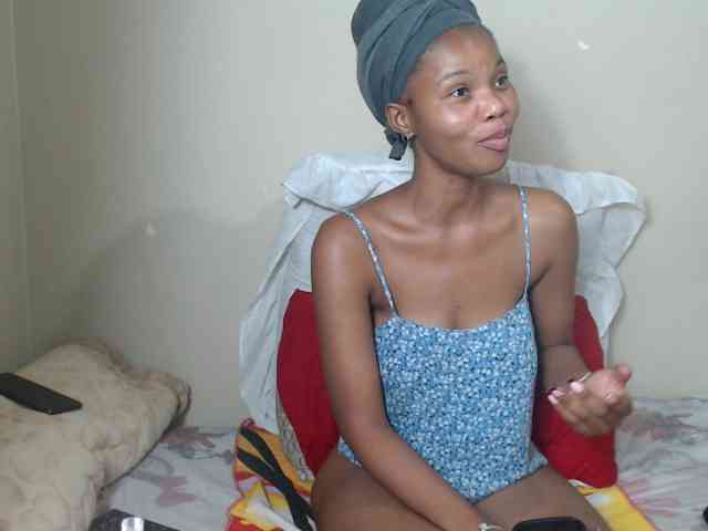 BadGirlMonaa webcam