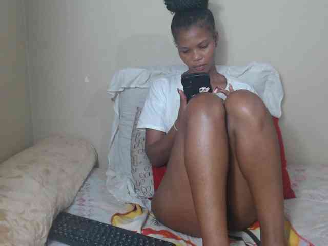 BadGirlMonaa webcam