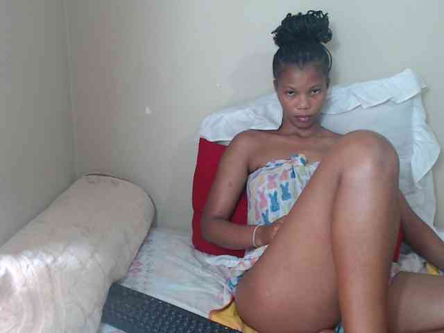 BadGirlMonaa webcam