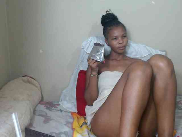 BadGirlMonaa webcam