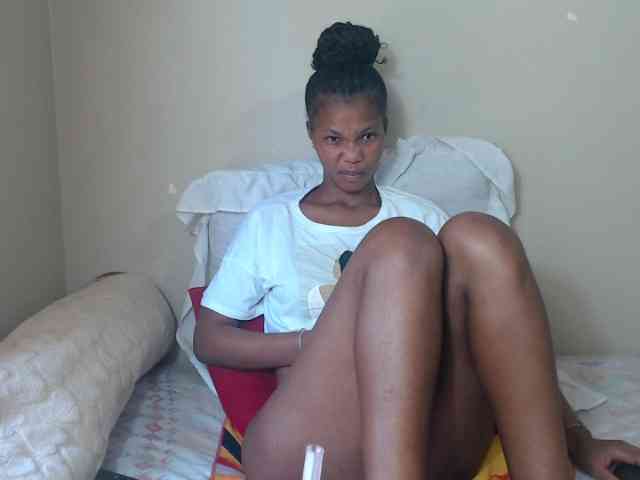 BadGirlMonaa bongacams