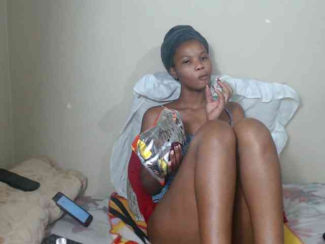 BadGirlMonaa webcam
