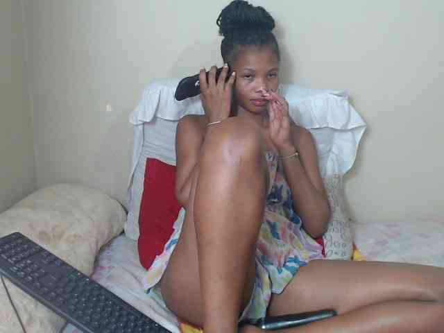 BadGirlMonaa webcam