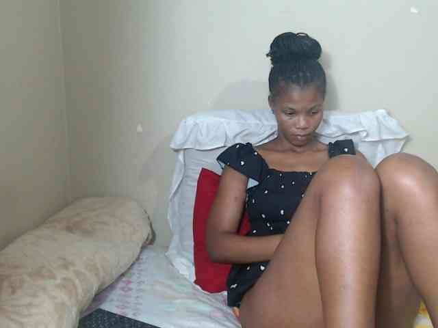 BadGirlMonaa webcam